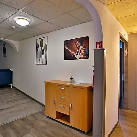 Chez Phil Вэм